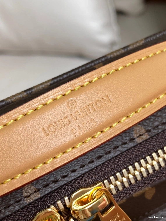 WIS LOUIS VUITTON CROSSBODY UTILITY 0209